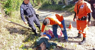 EN SANTA ANA, UN HOMBRE MURIÓ AL CAER DE UN ÁRBOL EN LA CARRETERA A TACACHICO.