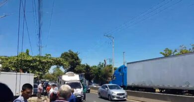 EN SANTA ANA UNA MENOR FUE ATROPELLADA EN CARRETERA PANAMERICANA FRENTE A LA COLONIA GERARDO BARRIOS.