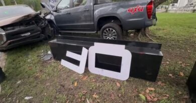 JOVEN DETENIDO POR CONDUCIR EBRIO Y ESTRELLARSE CONTRA VEHÍCULO EN EXHIBICIÓN EN ANTIGUO CUSCATLÁN