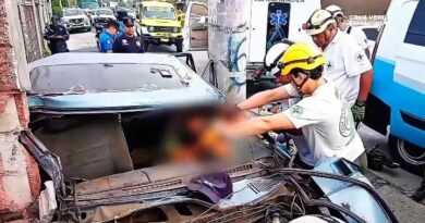 HOMBRE QUEDA ATRAPADO TRAS ACCIDENTE DE TRÁNSITO EN LOURDES, COLÓN