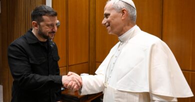 ZELENSKI AGRADECE AL PAPA LEÓN XIV POR SU DISPOSICIÓN A MEDIAR EN POSIBLES CONVERSACIONES DE PAZ ENTRE UCRANIA Y RUSIA