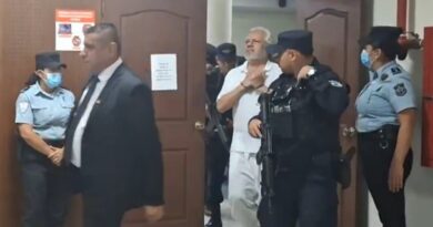 JUEZ ORDENA DETENCIÓN PROVISIONAL DEL ABOGADO CONSTITUCIONALISTA ENRIQUE ANAYA