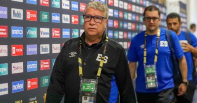 “BOLILLO” GÓMEZ ENFOCA SU TRABAJO EN UN PROYECTO A LARGO PLAZO TRAS LA ELIMINACIÓN DE EL SALVADOR EN LA COPA ORO 2025