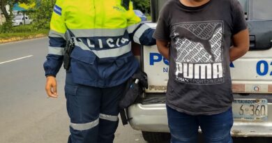CAPTURAN A DOS CONDUCTORES EBRIOS EN SANTA ANA, UNO CHOCÓ CONTRA PATRULLA POLICIAL