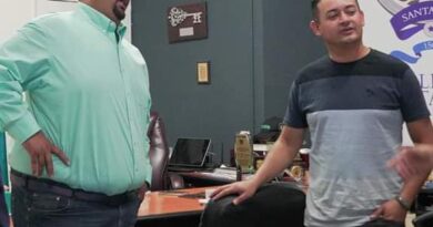 POLEMICA ENTRE EL ALCALDE DE SANTA ANA Y DIPUTADO DE NUEVAS IDEAS POR UNA CAMPAÑA DE ENTREGA DE LENTES.