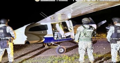 INTERCEPTARON AERONAVE CON 427 KILOS DE COCAÍNA EN PISTA CLANDESTINA DE COLIMA, MÉXICO