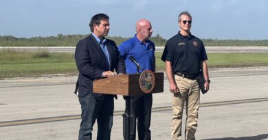 EE. UU. INICIA DEPORTACIONES DE MIGRANTES DESDE CENTRO ‘ALLIGATOR ALCATRAZ’ EN FLORIDA