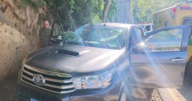 HOMBRE PIERDE LA VIDA TRAS CAÍDA DE RAMA EN CARRETERA HACIA EL LAGO DE COATEPEQUE