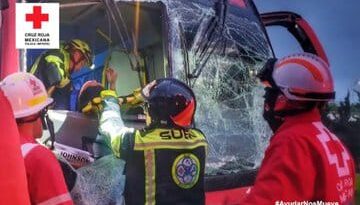 CHOQUE ENTRE DOS AUTOBUSES EN TOLUCA DEJA AL MENOS 25 HERIDOS
