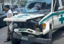 TRES HERIDOS TRAS ACCIDENTE ENTRE AMBULANCIA DE CRUZ VERDE Y BUS DE LA RUTA 55 EN SANTA ANA