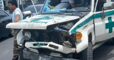 TRES HERIDOS TRAS ACCIDENTE ENTRE AMBULANCIA DE CRUZ VERDE Y BUS DE LA RUTA 55 EN SANTA ANA