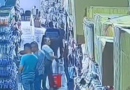CÁMARAS CAPTAN A CINCO MUJERES ROBANDO EN ALMACÉN CERCA DEL MERCADO CENTRAL EN SAN SALVADOR