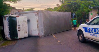SUJETO EBRIO PROVOCA ACCIDENTE DE TRÁNSITO EN SAN BARTOLOMÉ PERULAPÍA, CUSCATLÁN