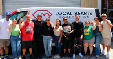 VOLUNTARIOS RECAUDAN COMIDA Y DINERO PARA MIGRANTES ENCERRADOS POR TEMOR A REDADAS EN ESTADOS UNIDOS