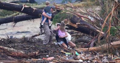 SEVERAS INUNDACIONES EN TEXAS DEJAN 52 MUERTOS Y VARIOS DESAPARECIDOS