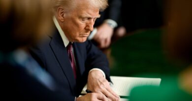 JUEZ FEDERAL BLOQUEA ORDEN DE TRUMP PARA ELIMINAR NACIONALIDAD POR NACIMIENTO