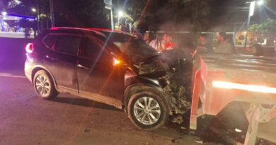 CONDUCTOR RESULTÓ LESIONADO TRAS CHOCAR CONTRA RASTRA EN CARRETERA SANTA ANA – SAN SALVADOR