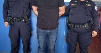 «LORD PATADAS» HERBERT CHICAS, FUE ARRESTADO POR DAÑOS A VEHÍCULO EN ANTIGUO CUSCATLÁN