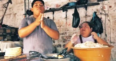 CONOZCA A ANDERSON, EL JOVEN TORTILLERO DE LOURDES COLÓN QUE MANTIENE A SU MADRE Y PRODUCE HASTA 10 MIL TORTILLAS AL DÍA