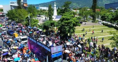 COLORIDO DESFILE INAUGURA LOS FESTEJOS PATRONALES EN SAN SALVADOR