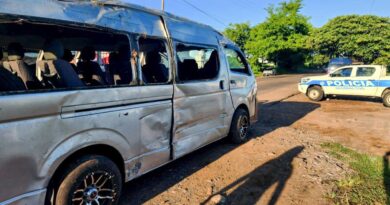 SIETE ESTUDIANTES LESIONADOS TRAS VOLCAR MICROBÚS EN CARRETERA DE AHUACHAPÁN