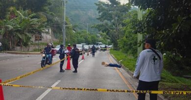 HOMBRE Y MOTOCICLISTA PIERDEN LA VIDA EN ACCIDENTES VIALES EN COMALAPA Y CHALATENANGO