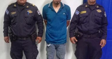 ARRESTARON A UN SUJETO QUE CHOCÓ CON VARIOS VEHÍCULOS EN ESTADO DE EBRIEDAD EN SAN JUAN OPICO, LA LIBERTAD