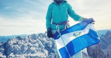 ALFA KARINA ARRUÉ ALCANZA EL PUNCAK JAYA Y LOGRA UN NUEVO HITO PARA EL SALVADOR
