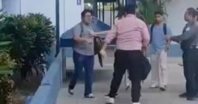 CAPTAN PELEA ENTRE ESTUDIANTES DE UNIVERSIDAD PRIVADA EN SAN SALVADOR