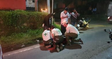 MOTOCICLISTAS RESULTAN LESIONADOS TRAS CHOQUE CON VEHÍCULO EN SANTA ANA