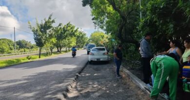 DOS JÓVENES LESIONADOS TRAS SER ATROPELLADOS EN PARADA DE BUSES EN SAN PEDRO PERULAPÁN