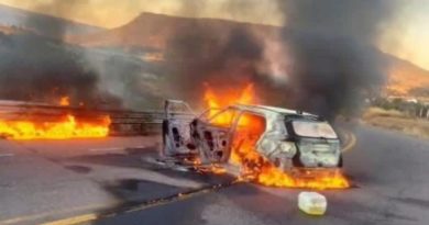 CARAVANA DE PEPE AGUILAR SUFRIÓ ATAQUE EN ZACATECAS; CANTANTE RESULTA ILESO; GOBIERNO SEÑALA QUE EN LA ZONA HABIA UN OPERATIVO Y QUE NO SE TRATO DE UN ATAQUE DIRECTO