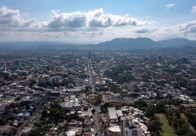 CONTINUARÁ EL AMBIENTE CALUROSO Y POSIBLES LLUVIAS PUNTUALES ESTE DÍA EN EL SALVADOR
