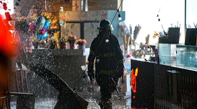 CONFIRMAN FALLECIMIENTO DE UNA PERSONA TRAS INCENDIO EN EDIFICIO DE LA ZONA ROSA DE SAN SALVADOR