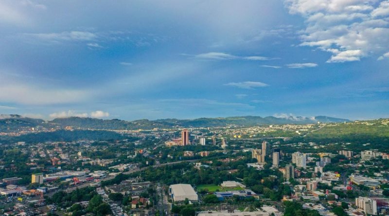 MARN PREVÉ AMBIENTE CALUROSO Y LLUVIAS PUNTUALES PARA ESTE DOMINGO EN EL SALVADOR