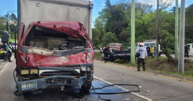 ACCIDENTE DE TRÁNSITO DEJA CINCO PERSONAS LESIONADAS EN AUTOPISTA A COMALAPA