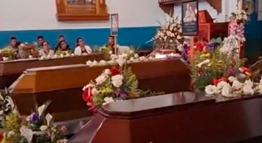 ÚLTIMO ADIÓS A LAS HERMANAS AGUIRRE VIANA Y SU MOTORISTA TRAS TRÁGICO ACCIDENTE