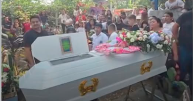 COMUNIDAD DESPIDE A NIÑA DE 10 AÑOS TRAS HECHO OCURRIDO EN ACTIVIDAD ESCOLAR EN CERRO VERDE,SANTA ANA