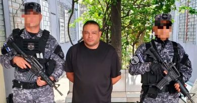 CAPTURARON A UN PRESUNTO MIEMBRO DE LA MS-13 EN EL MERCADO DE SANTA TECLA CON ABUNDANTE DROGA