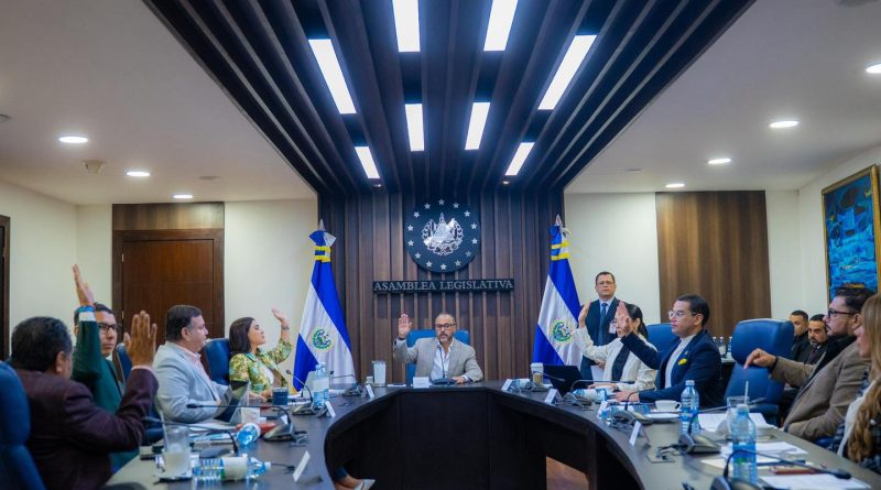 COMISIÓN POLÍTICA ESTUDIA REFORMAS ELECTORALES Y CAMBIOS RELACIONADOS CON LA DIÁSPORA SALVADOREÑA