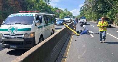 MOTOCICLISTA RESULTA LESIONADO EN ACCIDENTE SOBRE LA PANAMERICANA EN SANTA ANA