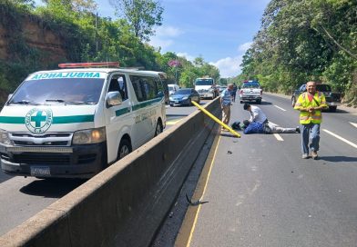 MOTOCICLISTA RESULTA LESIONADO EN ACCIDENTE SOBRE LA PANAMERICANA EN SANTA ANA