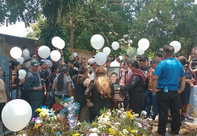 DIERON EL ÚLTIMO ADIÓS A BRAYAN CERÓN EN EL CEMENTERIO GENERAL DE CHALCHUAPA
