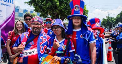 AFICIONADOS COMIENZAN A LLEGAR A SAN SALVADOR PARA LA FINAL ENTRE FAS Y ÁGUILA