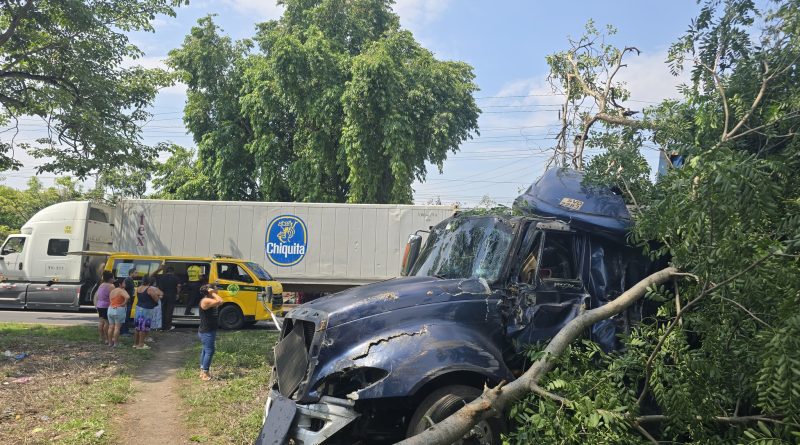 PERSONA RESULTA LESIONADA EN ACCIDENTE DE TRÁNSITO SOBRE LA CARRETERA PANAMERICANA