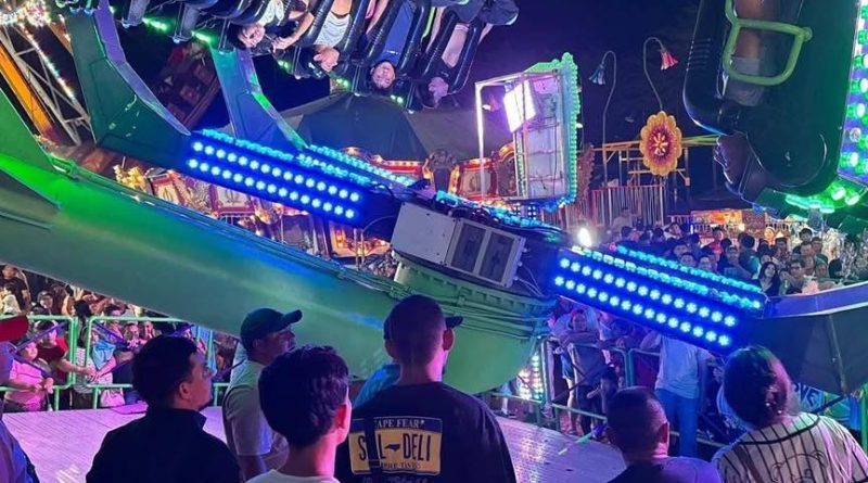 FALLA MECÁNICA EN JUEGO DE FERIA GENERÓ EMERGENCIA Y MOVILIZÓ A EQUIPOS DE RESCATE EN ACAJUTLA,SONSONATE