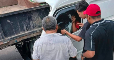 CONDUCTOR SOBREVIVE TRAS QUEDAR PRENSADO EN APARATOSO ACCIDENTE EN VERAPAZ, SAN VICENTE