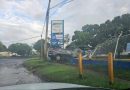 CAMIONETA IMPACTA CONTRA CERCO DE DISTRIBUIDORA DE GAS PROPANO EN SANTA ANA