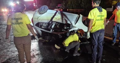 DOS JÓVENES FALLECEN EN TRÁGICO ACCIDENTE DE TRÁNSITO EN IZALCO, SONSONATE