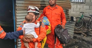 CONTINÚAN EVACUACIONES PREVENTIVAS DE FAMILIAS EN LA COSTA DE LA LIBERTAD